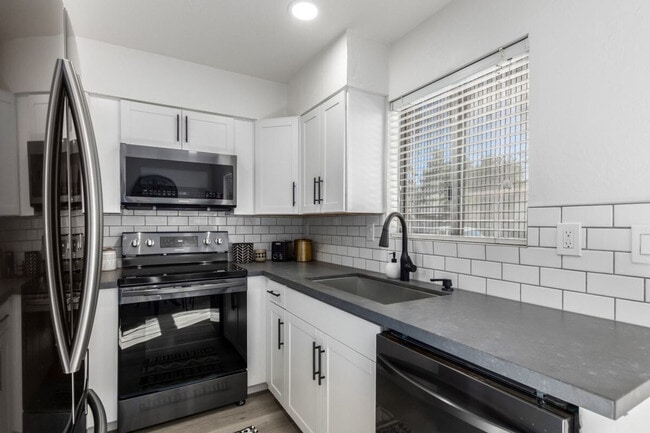 Building Photo - 4620 N 68th St