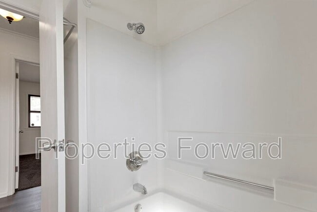 Building Photo - 4379 Maplegrove Dr