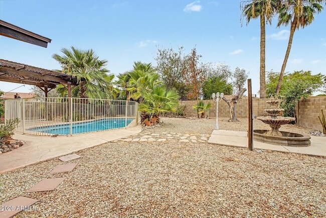 Building Photo - 6616 W Aire Libre Ave