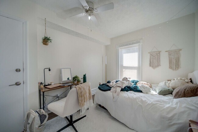 Building Photo - Massive 10 Bedroom Newly Renovated House P...