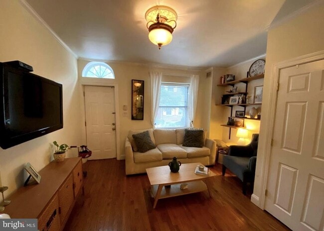 Building Photo - 130 Manton St