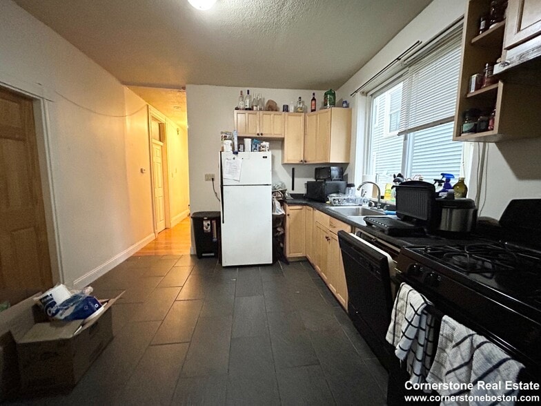 Building Photo - 55 Hillside St