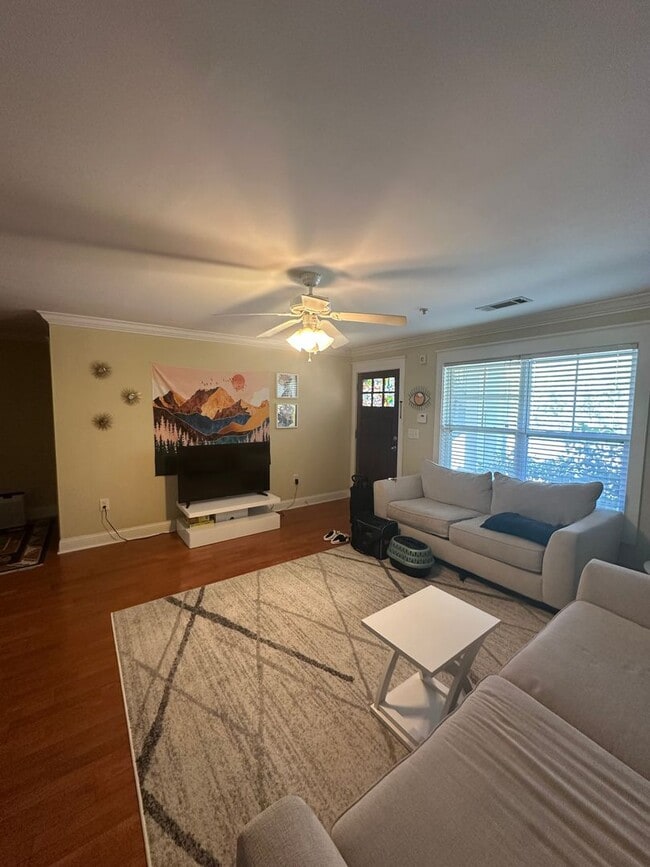 Building Photo - 2 Bedroom 2 Bathroom in gated community of the Summit