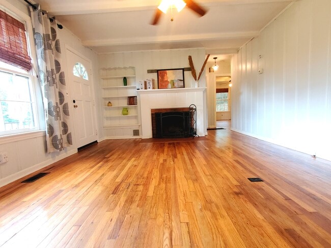 Building Photo - 829 Texas Ave