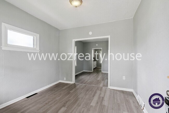 Building Photo - Cozy Two-Bedroom Home with Fresh Updates a...