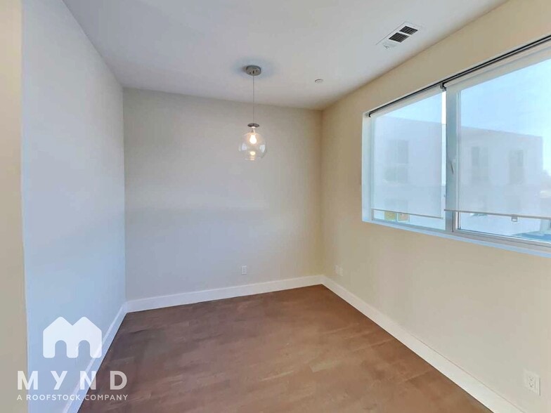 Building Photo - 3103 35th Ave