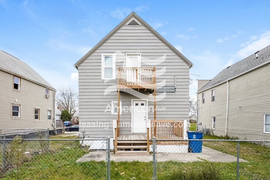 Building Photo - 1025 W 17th St