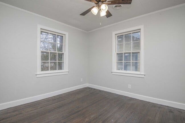 Building Photo - 2440 Woodbine Ave