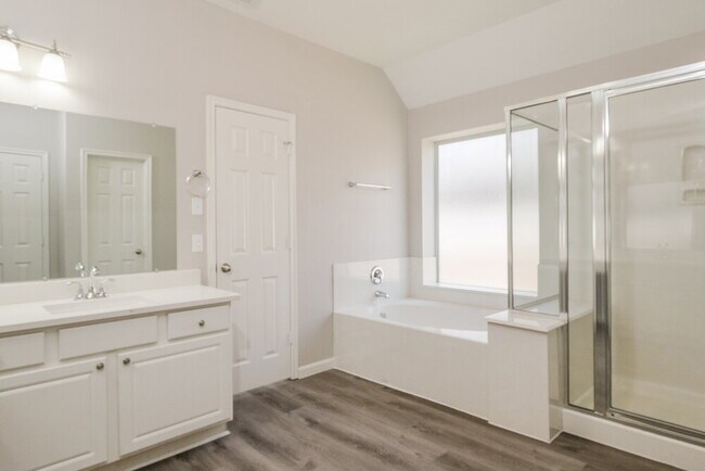 Building Photo - 13406 Lake Passage Ln