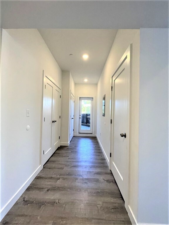 Building Photo - 20 Ridgecrest Ter