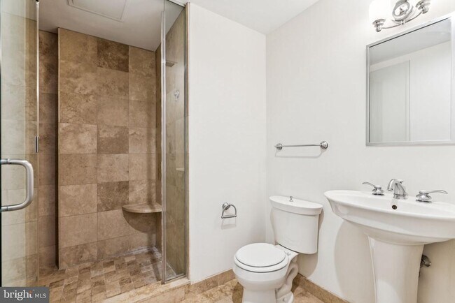 Building Photo - 1701 Locust St