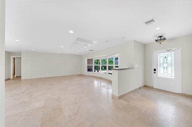 Building Photo - 4021 Bayview Dr