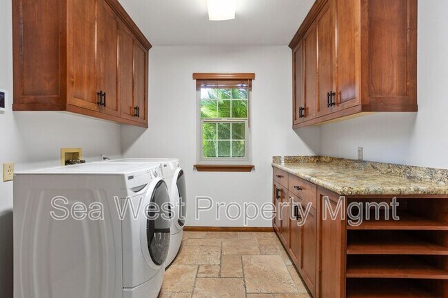 Building Photo - 4000 James Dr