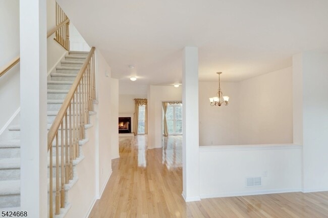 Building Photo - 18 Mountain View Dr