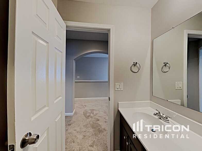 Building Photo - 7751 Parkside Dr