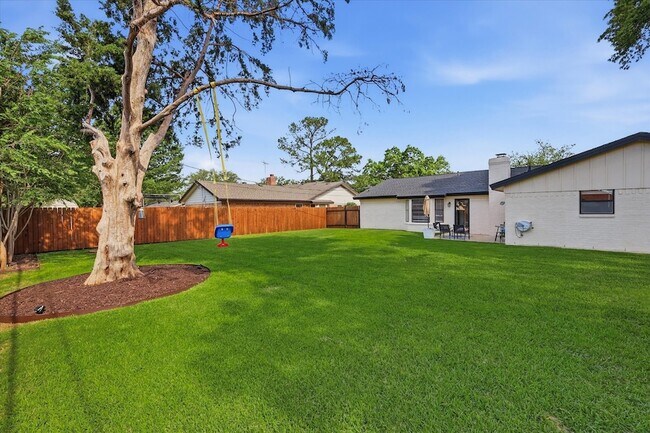 Building Photo - 217 E Louella Dr