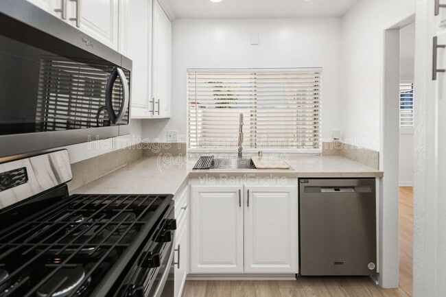 Building Photo - 35 Kazan St