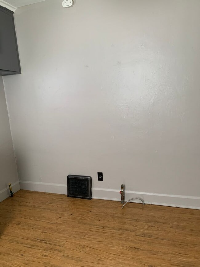 Building Photo - Madison Rental