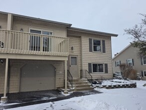 Building Photo - 2 bedroom 2 bathroom Franklin townhome