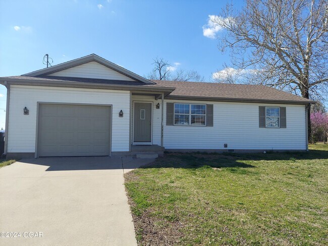 Primary Photo - 1712 Blue Jay Dr