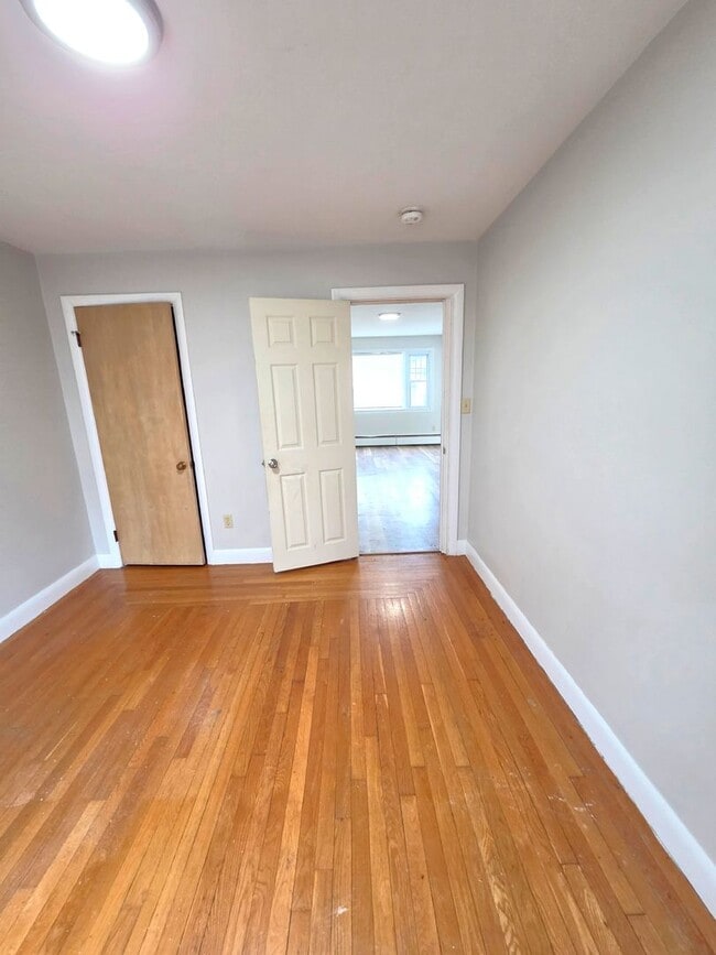 Building Photo - 535 Manville Rd