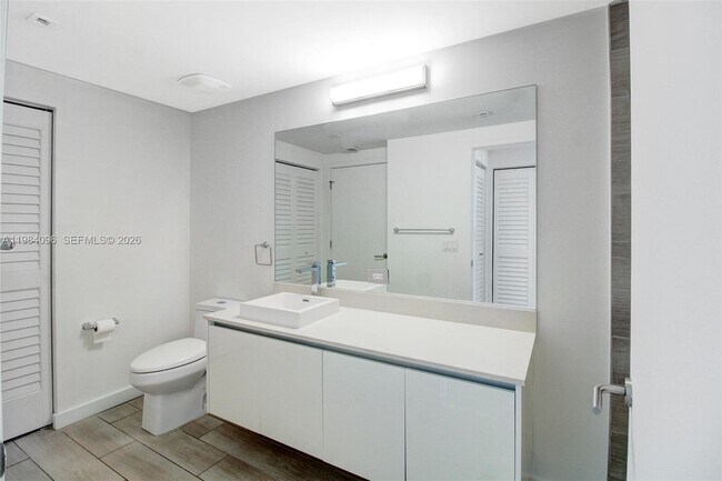 Building Photo - 1600 SW 1st Ave