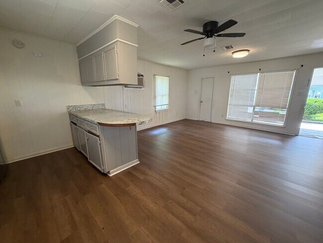Building Photo - 507 3rd St
