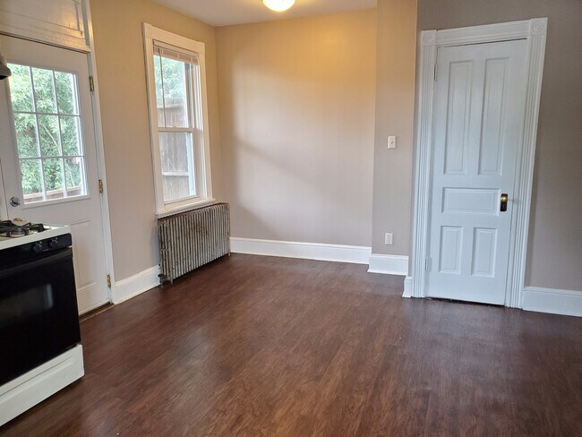 Building Photo - 602 N Plum St