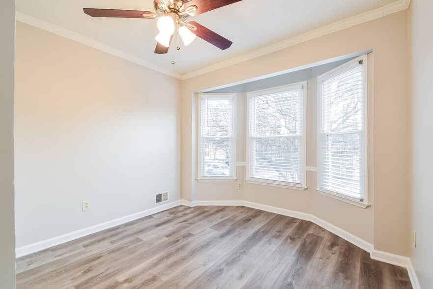 Building Photo - 1111 Realm Ln