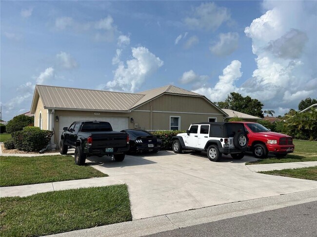 Building Photo - 5828 Sandy Pointe Dr