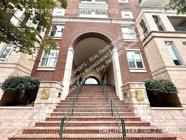 Primary Photo - Charming 2 BR/ 2BA Condo in the heart of U...