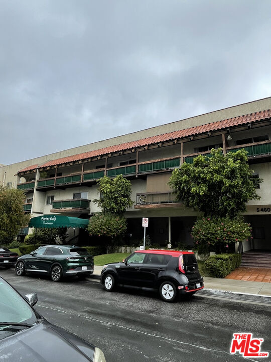 Building Photo - 5460 White Oak Ave