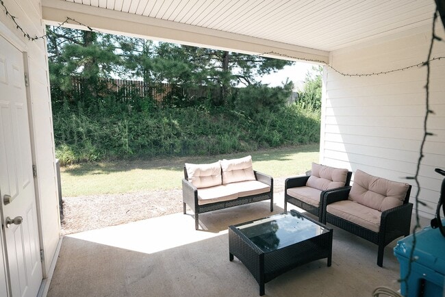 Building Photo - 3855 Academy Dr