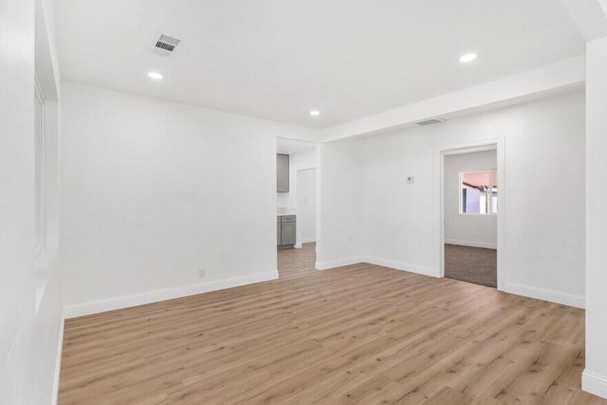 Building Photo - 301 10th St