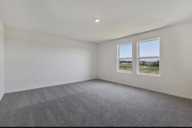 Building Photo - 27235 Blue Pool Dr