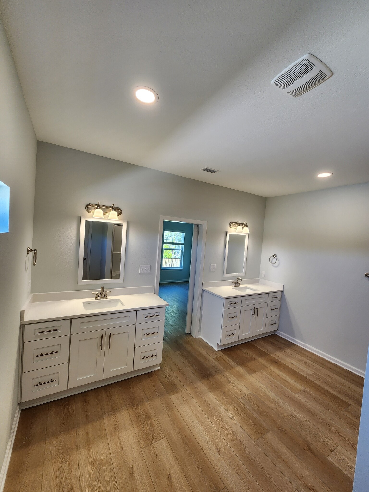 Building Photo - 102 Riverwalk Cir