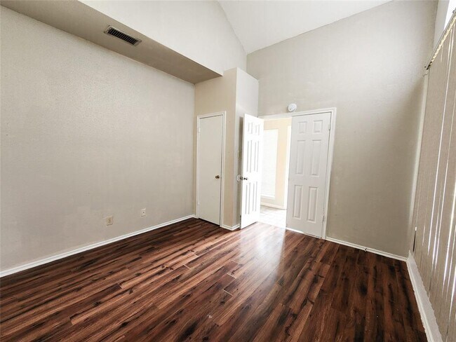 Building Photo - 14550 Fonmeadow Dr