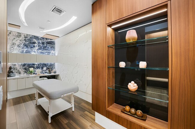 Building Photo - Luxury Beachfront Living at Its Finest – Fully Furnished Condo in Prime Fort Lauderdale Location!