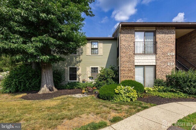 Primary Photo - 23A W Bluebell Ln
