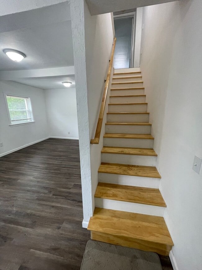 Building Photo - Modern, Fully Renovated Two-Story Apartment – $1,850/month | Pittsfield, MA