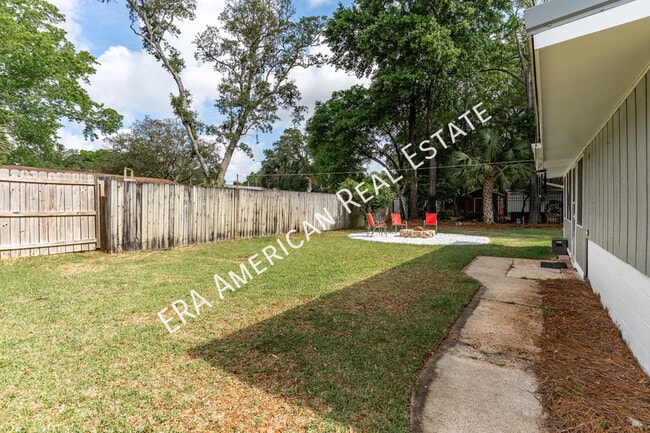 Building Photo - 305 Meggs Dr NE