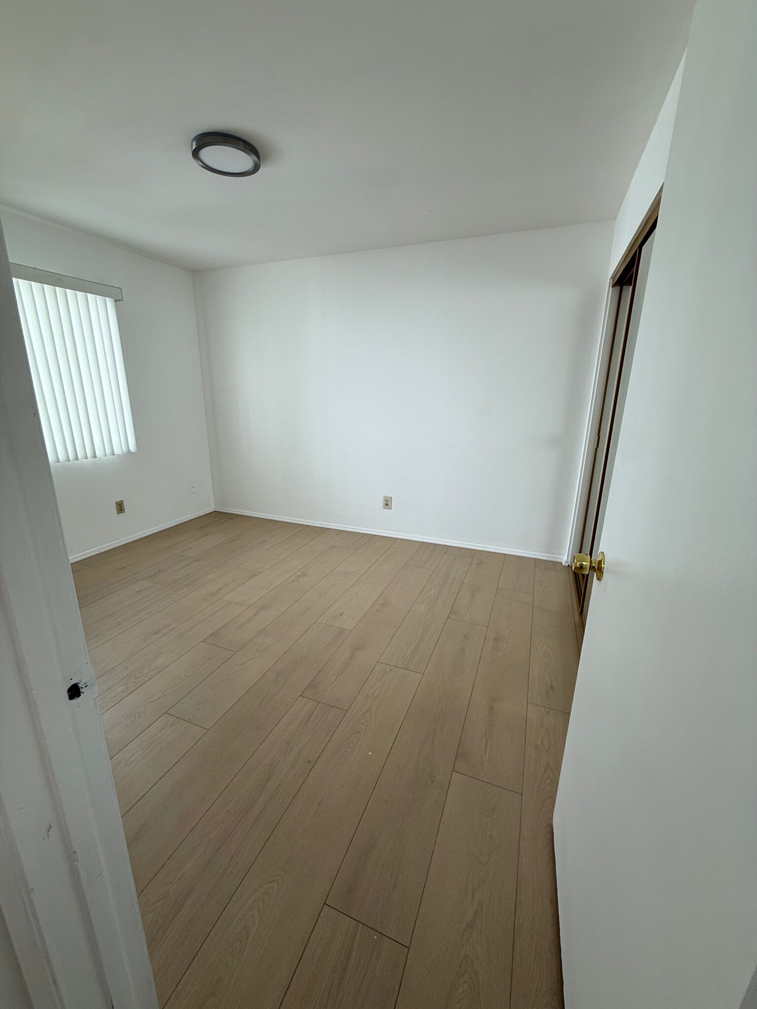 Building Photo - 231 N Isabel St