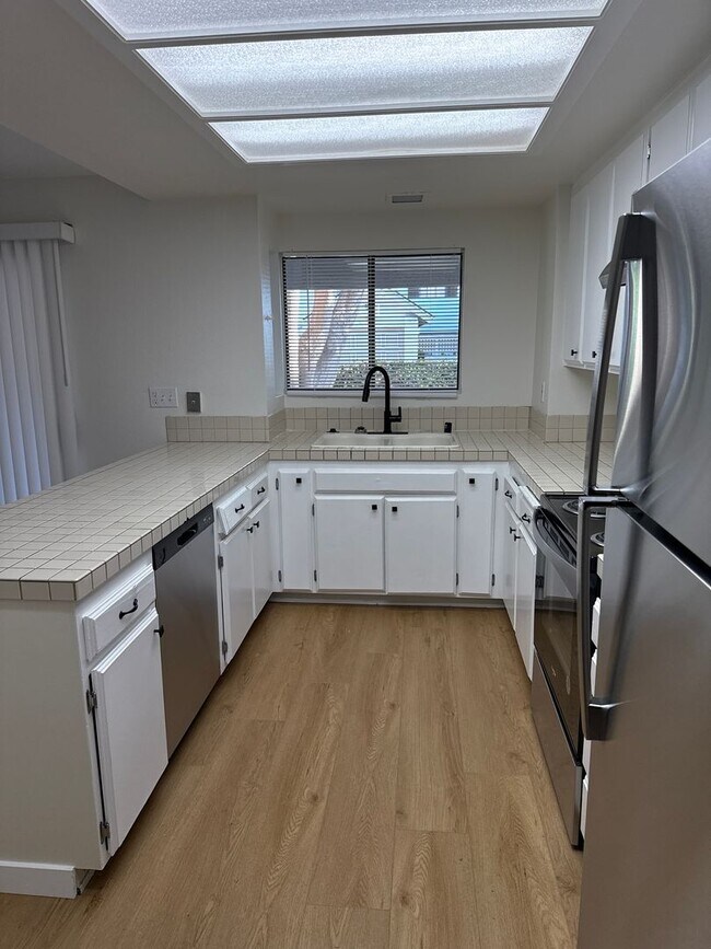 Building Photo - 532.5 Via De La Valle