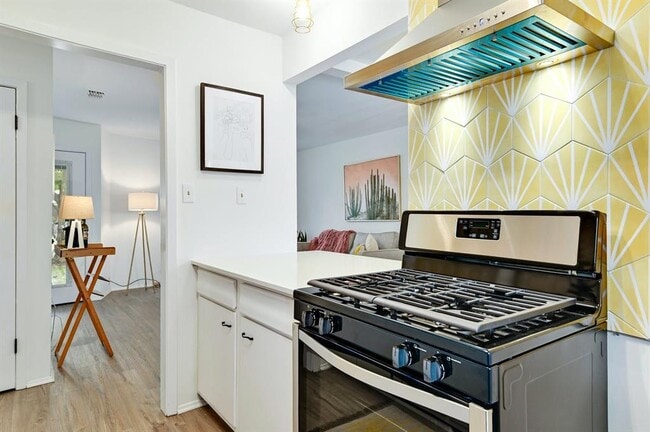 Building Photo - 608 Amesbury Ln