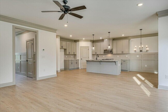 Building Photo - 2021 Warbler Dr