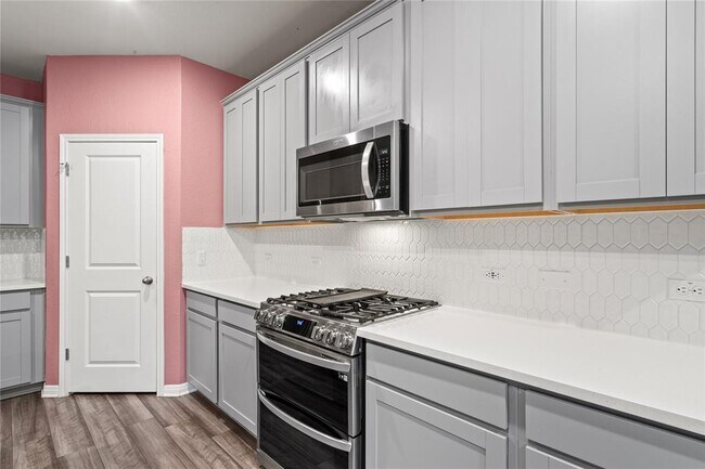 Building Photo - 204 Jordan Vly Dr