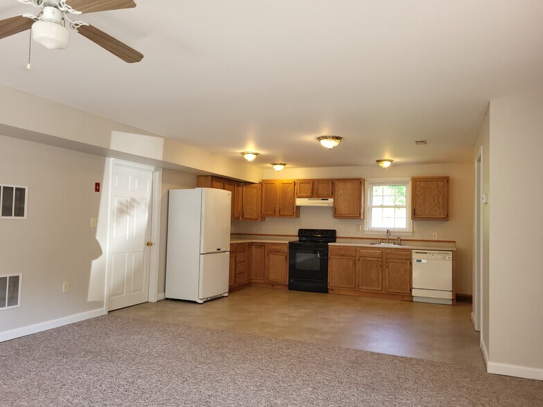 Kitchen - 330 Craney Hill Rd