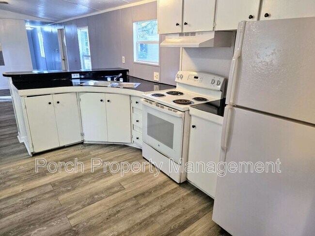 Building Photo - 12 Anne Cir