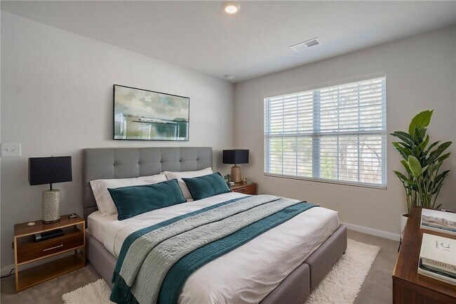 Building Photo - 14 Loebner Ln