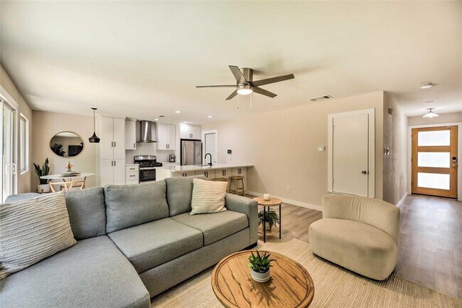 Building Photo - 6204 Wagon Bend